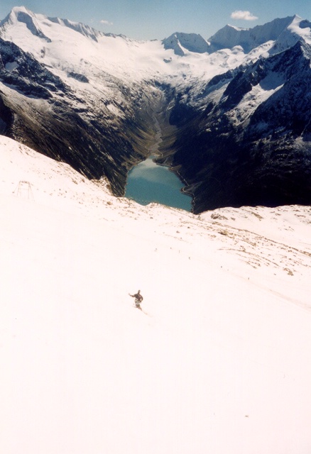 Telemarker: Peter Hutzler <br> Foto: Micha Ewald <br> Location: Hintertux <br> Date: September 2001